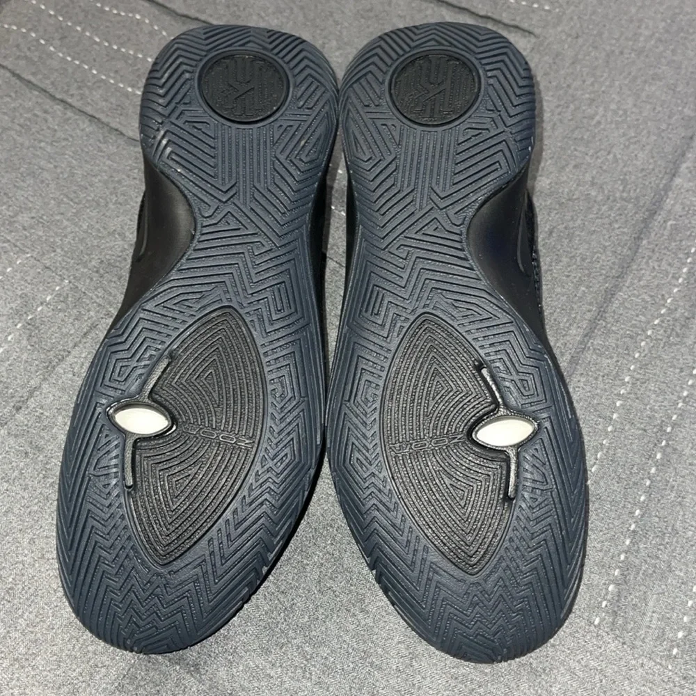 Nike KYRIE FLY TRAP ZOOM BLACK & GOLD Men’s 9.  NEVER WORN. NEW NO BOX - Picture 5 of 8